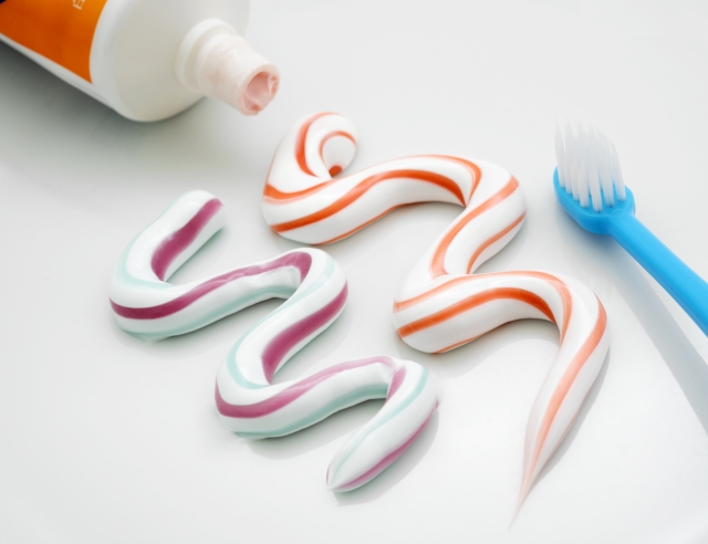市販のホワイトニング歯磨き粉を使っても効果がありませんでした。歯医者のホワイトニングなら確実に効果が出ますか？