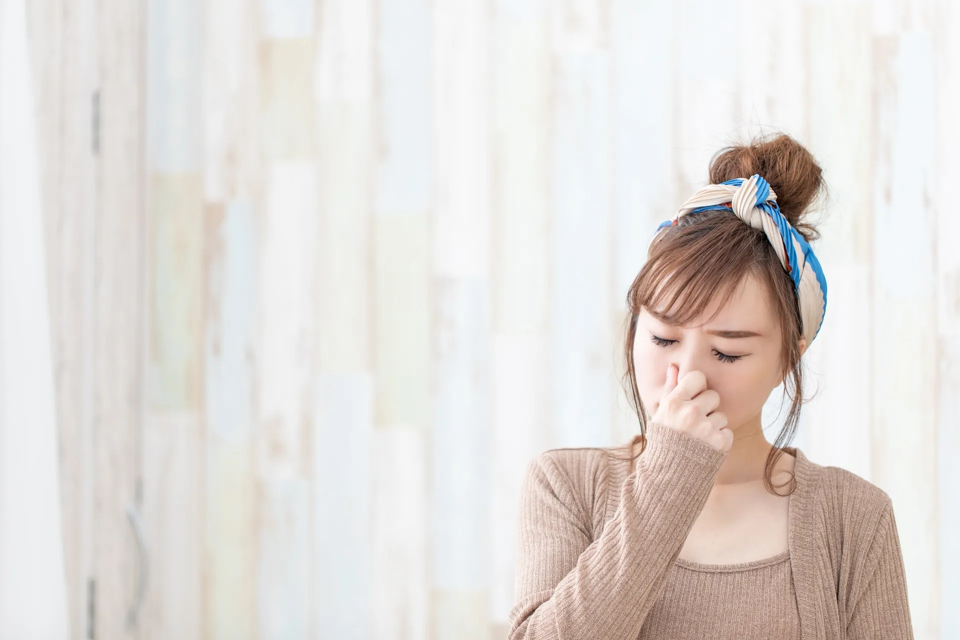 口臭の原因とは？ドブ臭い・朝気になる理由と根本的な改善策
