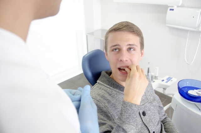 セラミックは銀歯に比べて虫歯になりにくいというのは本当ですか？